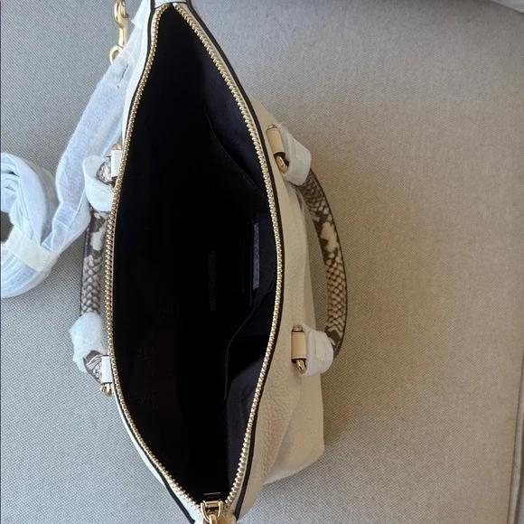 Coach Cream Leather Shoulder Bag - Picture 8 of 8